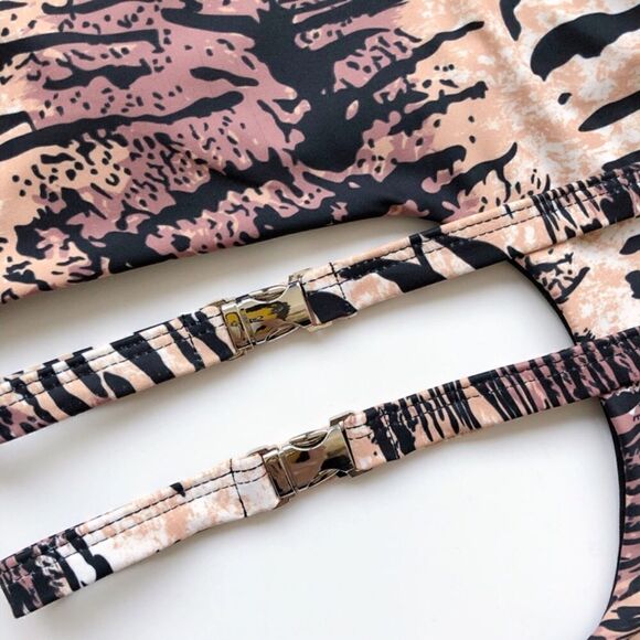 Tigress One Shoulder Cut-Out Buckle Print Monokini - Picture 4 of 9